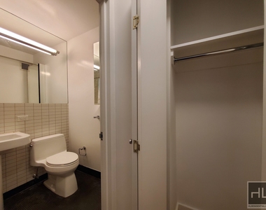 East 39th Street - Photo Thumbnail 3
