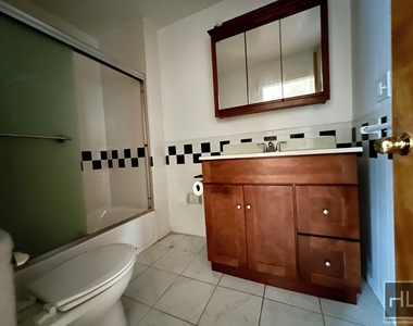 255 17th St - Photo Thumbnail 8