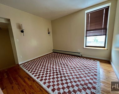 255 17th St - Photo Thumbnail 2