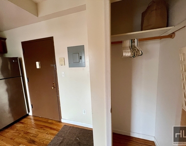 255 17th St - Photo Thumbnail 1