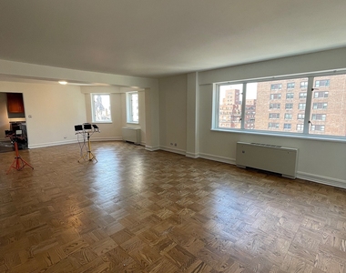 East 71st Street - Photo Thumbnail 2
