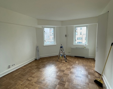 East 71st Street - Photo Thumbnail 5