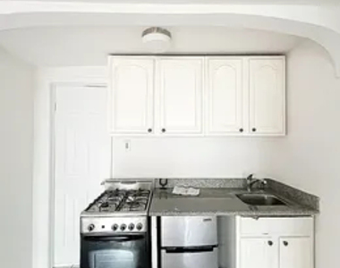 200 Allen st - Photo Thumbnail 2