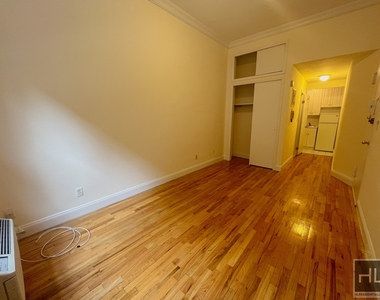 East 85 Street - Photo Thumbnail 1
