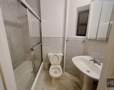 East 85 Street - Photo Thumbnail 3