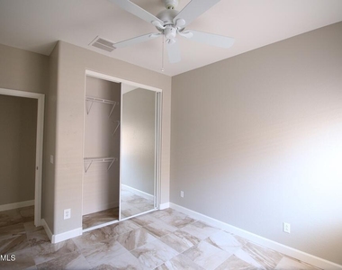 15225 W Shaw Butte Drive - Photo Thumbnail 7