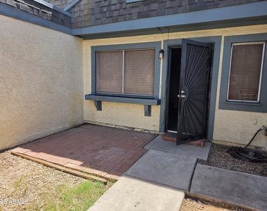 3213 W Royal Palm Road - Photo Thumbnail 3