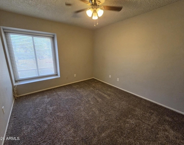 3213 W Royal Palm Road - Photo Thumbnail 16