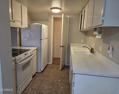 3213 W Royal Palm Road - Photo Thumbnail 2