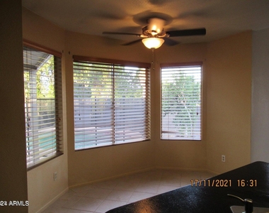 2324 W Highland Court - Photo Thumbnail 11