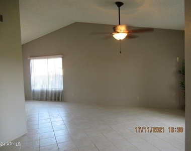 2324 W Highland Court - Photo Thumbnail 5