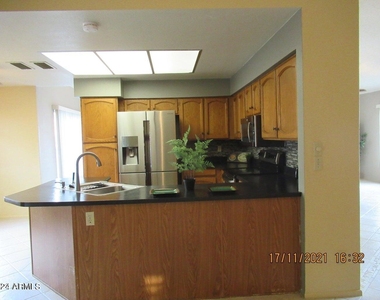 2324 W Highland Court - Photo Thumbnail 14