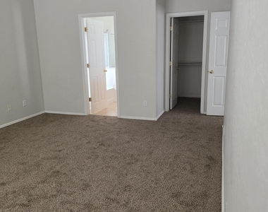 4323 W T Ryan Lane - Photo Thumbnail 36