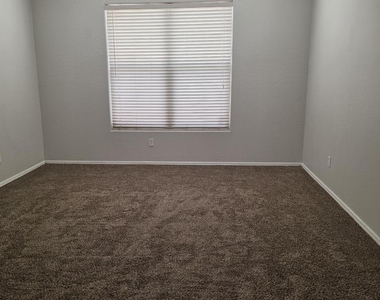 4323 W T Ryan Lane - Photo Thumbnail 35