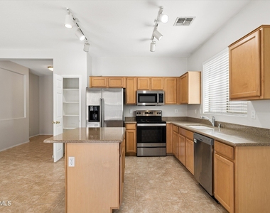 4323 W T Ryan Lane - Photo Thumbnail 12