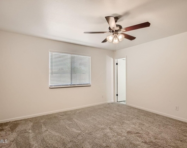 3115 S Kachina Drive - Photo Thumbnail 8