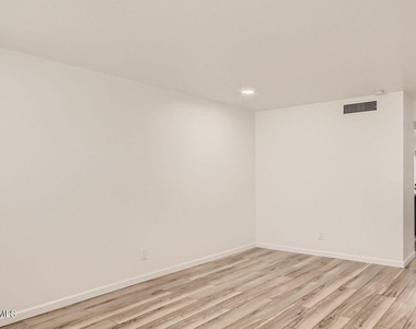 3115 S Kachina Drive - Photo Thumbnail 2