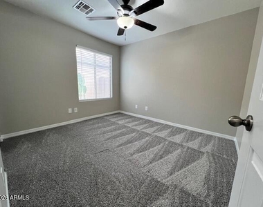 1223 W Desert Seasons Drive - Photo Thumbnail 16