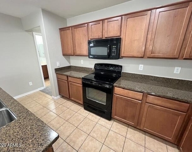 1223 W Desert Seasons Drive - Photo Thumbnail 9