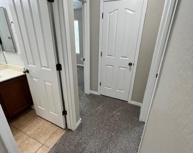 1223 W Desert Seasons Drive - Photo Thumbnail 12