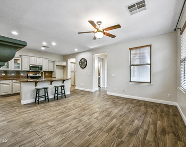 15340 W Dahlia Drive - Photo Thumbnail 9