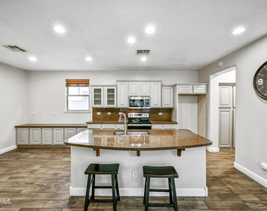 15340 W Dahlia Drive - Photo Thumbnail 10
