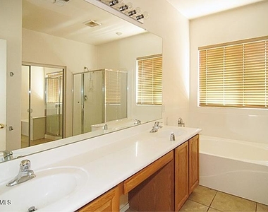 9237 W Milkweed Loop - Photo Thumbnail 3