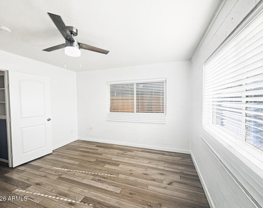 1911 E Amelia Avenue - Photo Thumbnail 9