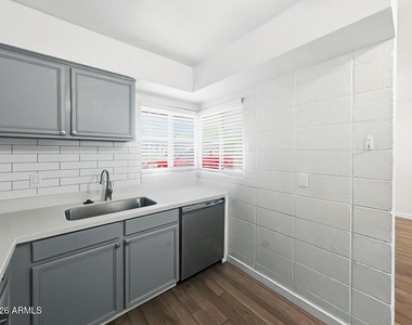 1911 E Amelia Avenue - Photo Thumbnail 2