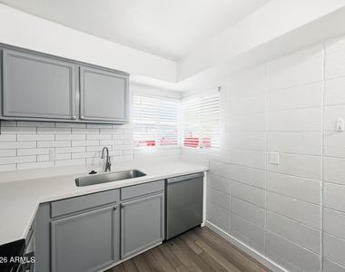 1911 E Amelia Avenue - Photo Thumbnail 11