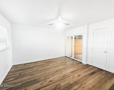 1911 E Amelia Avenue - Photo Thumbnail 4