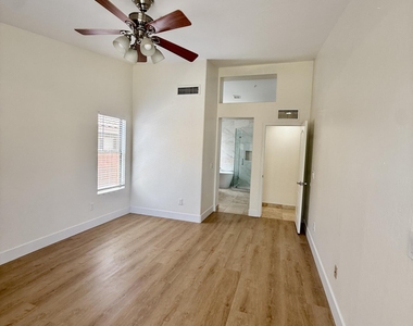 15731 N 102nd Street - Photo Thumbnail 17