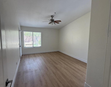 15731 N 102nd Street - Photo Thumbnail 18