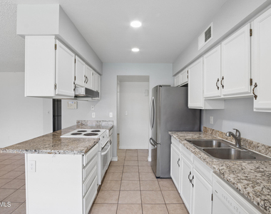 737 W El Prado Road - Photo Thumbnail 7
