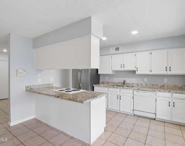 737 W El Prado Road - Photo Thumbnail 4