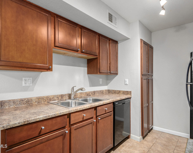 5995 N 78th Street - Photo Thumbnail 11
