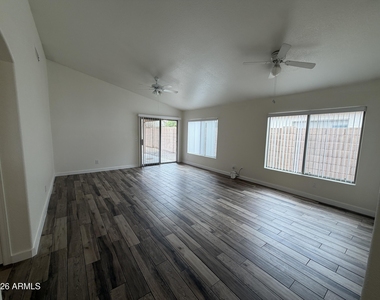 12710 W Ash Street - Photo Thumbnail 5