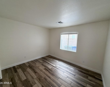 12710 W Ash Street - Photo Thumbnail 6