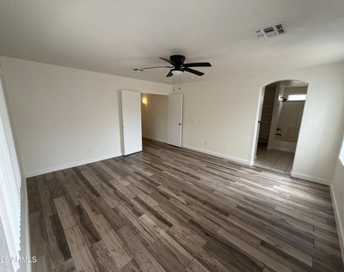 12710 W Ash Street - Photo Thumbnail 12
