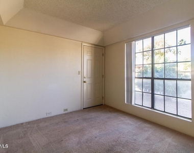 7557 N Dreamy Draw Drive - Photo Thumbnail 16
