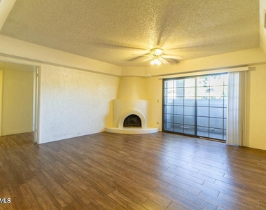 7557 N Dreamy Draw Drive - Photo Thumbnail 6