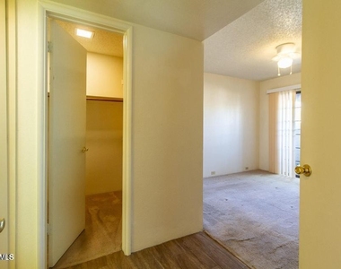 7557 N Dreamy Draw Drive - Photo Thumbnail 7