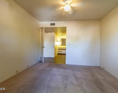 7557 N Dreamy Draw Drive - Photo Thumbnail 11