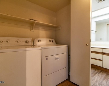 7557 N Dreamy Draw Drive - Photo Thumbnail 15