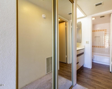 7557 N Dreamy Draw Drive - Photo Thumbnail 17