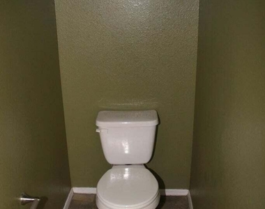 1013 W Westchester Avenue - Photo Thumbnail 11