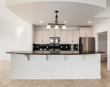 945 E Playa Del Norte Drive - Photo Thumbnail 4