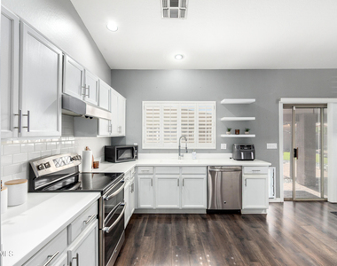 5257 W Belmont Avenue - Photo Thumbnail 5