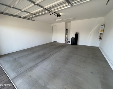 20268 W Montecito Avenue - Photo Thumbnail 11