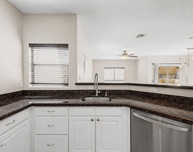 525 N Miller Road - Photo Thumbnail 11